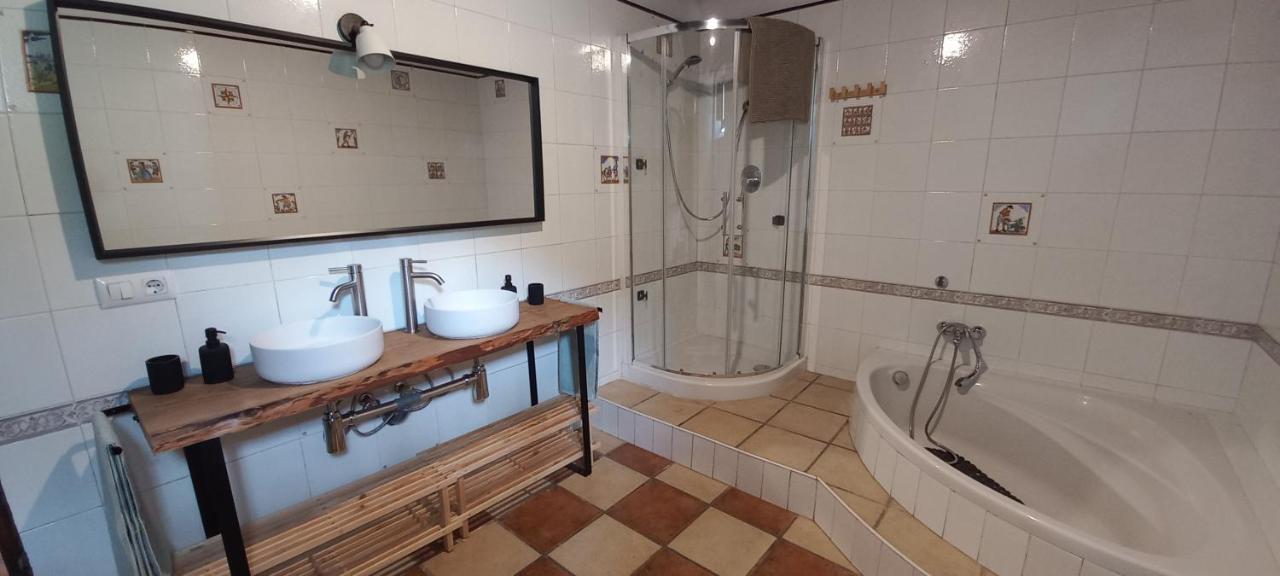 Вилла La Fabrica De Targarona Sant Pere de Torello Экстерьер фото